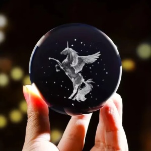 Lampa de veghe Unicorn Magic, 3D, glob din cristal si baza din lemn, 10 cm - Img 2