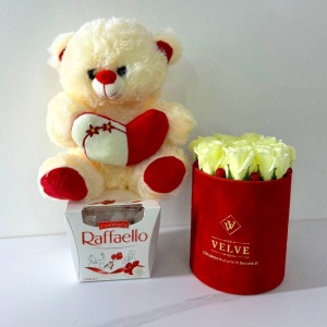 Set cadou Bright, aranjament floral cu 9 trandafiri din sapun fosforecenti, ursulet de plus, Raffaello si ambalaj cadou, Crem