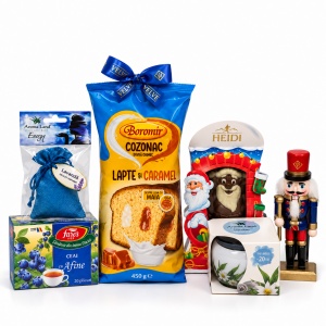 Pachet cadou Christmas Moment, cu cozonac, ciocolata, ceai, lumanare parfumata si Spargator de Nuci, in cutie festiva - Img 2