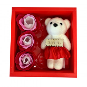 Pachet cadou Teddy Ballerina, ursulet de plus cu fusta tutu si mesaj serigrafiat pe placuta de lemn, 11 cm si trandafiri de sapun, toate ambalate in cutie asortata, Rosu - Img 4