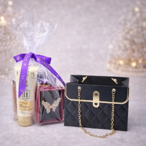 Pachet cadou Tenderness, cu brosa martisor fluture, crema pentru maini Eveline Royal Snail, ciocolata Ritter Sport Cacao Mousse si cutie metalica cu trandafiri de sapun si ursulet plus, in punga eleganta tip poseta, Albastru indigo - Img 2