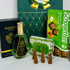 Pachet Christmas Green Deluxe, pentru barbati, cu parfum, lumanare festiva, ciocolata si set de conuri parfumate, in punga cadou eleganta - Img 3