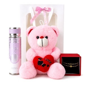 Pachet dama Teddy Box cu ursulet roz cu inima de plus, spray de corp arabesc YARA si set de bratari in cutie rosie