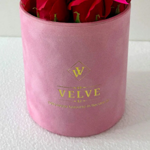Pachet dama VLV, Aranjament floral cu trandafiri de sapun, in cutie roz de catifea, parfum Riiffs Luxury Rouge si praline Raffaello, Rosu