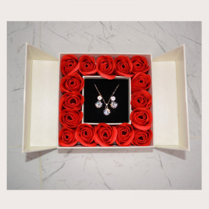 Pachet Diamoond, portofel pentru dama din piele naturala, cu trandafiri si set de bijuterii Power of Atraction si Parfum Parfum arabesc Ard al Zaafaran,I Am the Queen , Femei, Apa de Parfum 100 ml