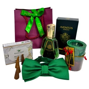 Pachet Elegant Christmas, pentru barbati, cu parfum, lumanare festiva, conuri parfumate, papion elegant si punga cadou, Verde