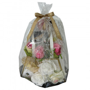 Pachet GiftDay, Lotiune Hidratanta de maini si corp I Love 500ml, Gel de dus I Love 375ml, Spray de corp I Love 150ml si aranjament floral - Img 2