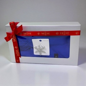 Pachet Secret, pentru femei, cu esarfa eleganta Belladona si brosa Fulg de Zapada, in cutie cadou, Albastru royal - Img 4