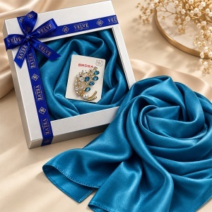 Pachet Silky pentru femei cu esarfa eleganta si brosa, 170 x 90 cm, Albastru turcoaz - Img 4
