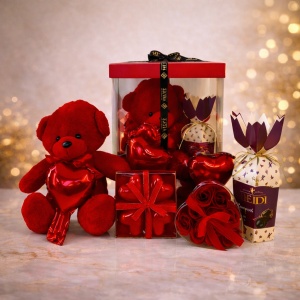 Pachet Special Valentine, ursulet de plus, lumanari inima, trandafiri de sapun și praline Heidi