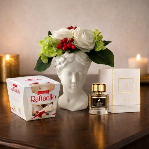 Pachet Vaza Adonis cu aranjament floral, praline Raffaello, Apa de Parfum Signatures No 3, Maison Alhambra, Unisex - 50ml