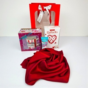 Set „Cea mai buna mama din lume”, esarfa eleganta, cana personalizata, praline Raffaello si crema de maini Eveline