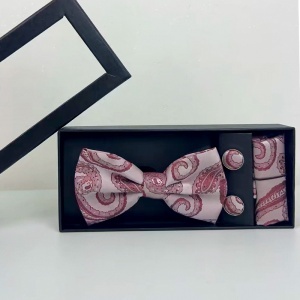 Set 3 piese Elegant pentru barbati, cu papion, butoni si batista din stofa, Roz pal - Img 2
