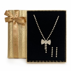 Set bijuterii Amelie, colier cu pandantiv funda si cercei cu cristale, Auriu