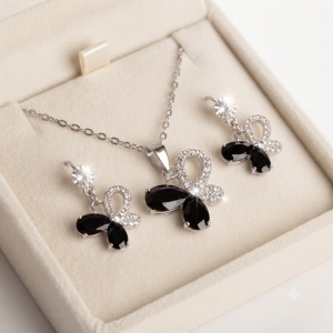 Set bijuterii Feeling, colier cu pandantiv si cercei model fluture cu cristale negre, in cutie cadou, Argintiu