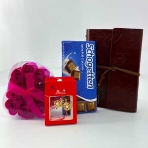 Set Brown Romance, trandafiri din sapun in cutie inima, ciocolata Schogetten si jurnal elegant maro - Img 5