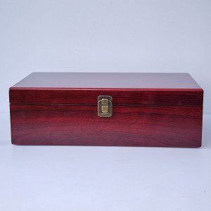 Set cadou, Cutie din lemn cu 4 accesorii si doua compartimente pentru vin - Img 2