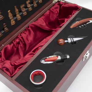 Set cadou King, cutie din lemn cu piese pentru sah, 4 accesorii de Vin si loc pentru sticla de vin, 36 x 21 cm - Img 5