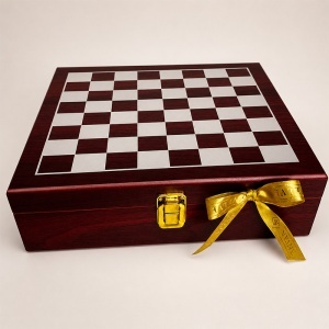 Set cadou pentru barbati Fierce Tiger, cutie cu tabla si piese de sah, plosca, 2 pahare, pipa si palnie - Img 4