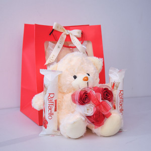 Set cadou Special Valentine, cu ursulet de plus, trandafiri din sapun in cutie eleganta si praline Raffaello, Crem