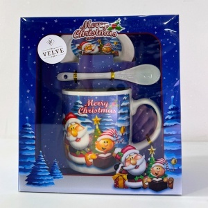 Set cana ceramica, farfurie si lingurita, Merry Christmas Santa's helper, ambalata in cutie cu fereastra, 200ml