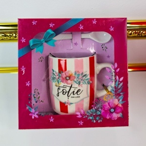 Set "Cea mai buna sotie din lume", esarfa eleganta, cana personalizata, praline Raffaello si crema de maini Eveline, in punga de cadou - Img 2