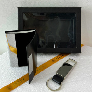 Set Gentleman cu 2 accesorii, breloc si port carti vizita, Negru 1