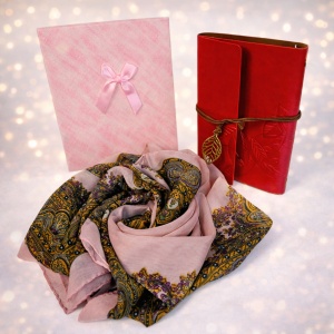 Set jurnal vintage rosu cu esarfa eleganta