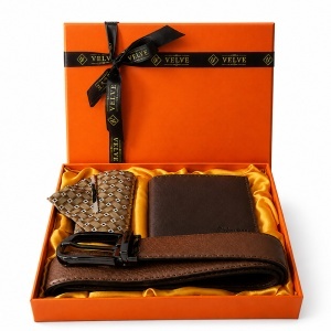 Set pentru barbati Royal Edition cu portofel si curea din piele eco maro, cravata eleganta si ac de cravata