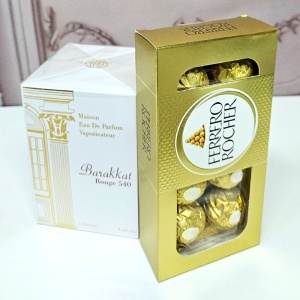 Set premium cu trandafiri de sapun aurii, parfum Barakkat Rouge 540 si Ferrero Rocher - Img 3