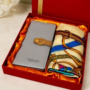Set premium dama Grace Edition, cu portofel din piele eco gri si esarfa satinata, in cutie eleganta - Img 3