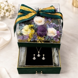 Set premium de lux cu 11 trandafiri criogenati, set bijuterii cu zirconiu, in cutie patrata de catifea verde cu sertar si plexiglas - Img 7