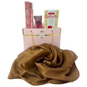 Set premium Luxury Brown, cu esarfa maro din matase, parfum Badee Al Oud 35 ml, crema de maini si Raffaello, in cutie cadou tip geanta - Img 5