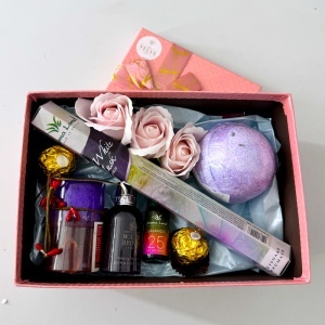 Set Relax Time, cu gel de dus, praline, bomba de baie, lumanare, ulei si betisoare parfumate - Img 2