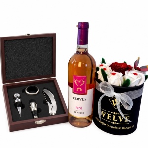 Set VLV, unisex, cutie eleganta cu 4 accesorii pentru sticla cu vin, aranjament floral Red Sparkle si Vin rose Cervus 750 ml