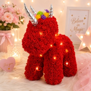 Unicorn floral rosu din trandafiri de spuma cu LED-uri, in cutie transparenta, 40 cm