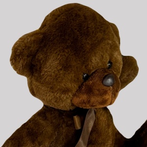 Ursulet de pluș Tobi, cu papion, Inaltime 24 cm, Maro
