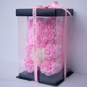 Ursulet floral 25cm, cu LED-uri luminoase, din trandafiri spuma roz cu inima rosie, in cutie cadou