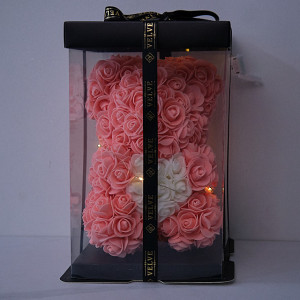 Ursulet floral 25cm, cu LED-uri luminoase, din trandafiri spuma roz pudrat cu inima rosie, in cutie cadou