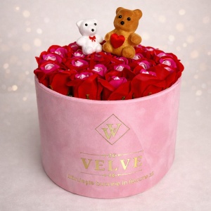 Aranjament floral „Sweet Duo Love”, 25 trandafiri de sapun cu mini ursuleți decorativi