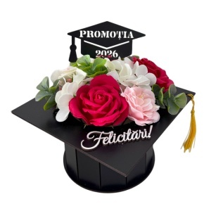Aranjament floral absolvire 2026, in cutie tip toca cu flori de sapun, Rosu, 20x20x23 cm
