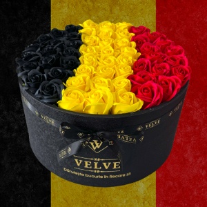 Aranjament floral Country, in cutie rotunda cu 55 trandafiri din sapun, Belgia