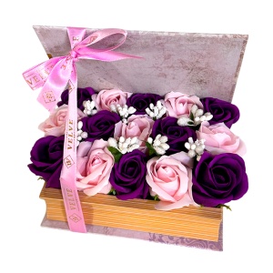 Aranjament floral cu 15 trandafiri de sapun in cutie tip carte, Mov-Roz