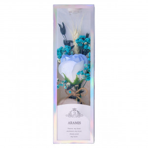Aranjament floral de primavara, cu flori uscate si trandafir de sapun, albastru