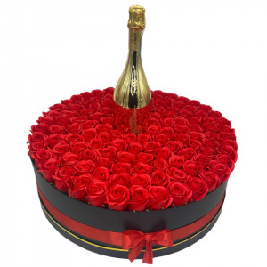 Aranjament floral Eternal Love, cutie rotunda cu 135 trandafiri de sapun, Prosecco Bottega Gold