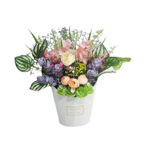 Aranjament floral in cutie alba cu trandafiri si margaritari
