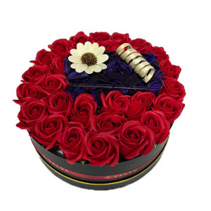 Aranjament floral in cutie rotunda, cu 27 trandafiri din sapun, Trufe si Flori uscate parfumate, rosu