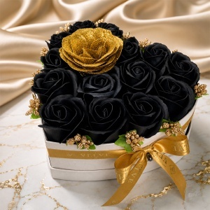 Aranjament floral in forma de inima Velvet Heart cu 15 trandafiri de sapun si accent cu sclipici, Negru - Auriu - Img 4