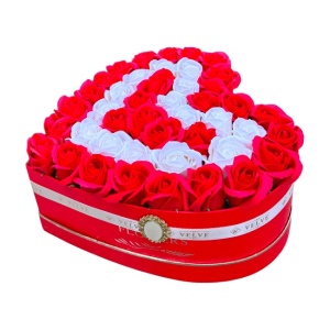 Aranjament floral L’amour en Rose in cutie inima cu 59 trandafiri sapun, Rosu - Img 2