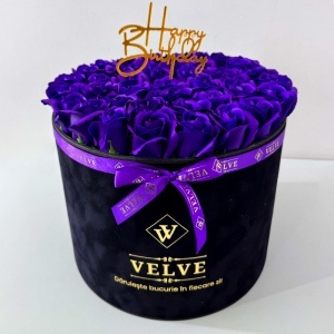 Aranjament Floral Majestic Purple, cu trandafiri din sapun, in cutie neagra de catifea, cu mesaj "Happy Birthday" - Img 3